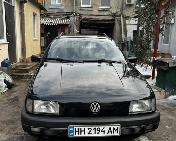 Черный Фольксваген Пассат, объемом двигателя 1.78 л и пробегом 367 тыс. км за 2300 $, фото 1 на Automoto.ua