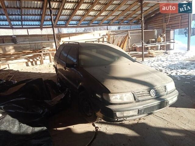 Черный Фольксваген Пассат, объемом двигателя 1.8 л и пробегом 500 тыс. км за 1500 $, фото 1 на Automoto.ua