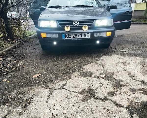 Чорний Фольксваген Пассат, об'ємом двигуна 1.98 л та пробігом 300 тис. км за 2800 $, фото 1 на Automoto.ua