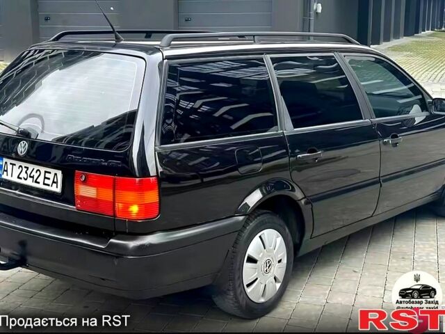Черный Фольксваген Пассат, объемом двигателя 1.8 л и пробегом 300 тыс. км за 2500 $, фото 1 на Automoto.ua