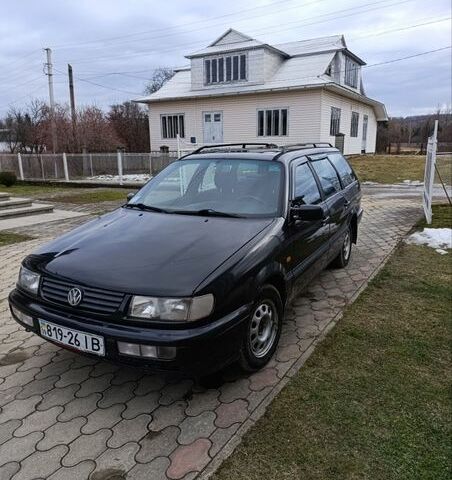 Черный Фольксваген Пассат, объемом двигателя 1.8 л и пробегом 255 тыс. км за 2100 $, фото 1 на Automoto.ua