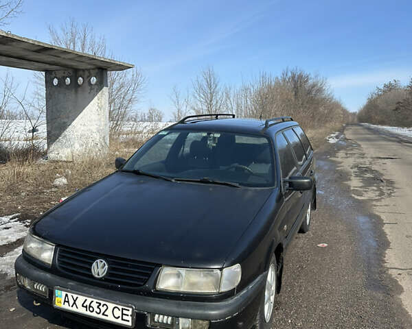 Черный Фольксваген Пассат, объемом двигателя 1.8 л и пробегом 300 тыс. км за 2500 $, фото 1 на Automoto.ua