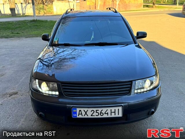 Черный Фольксваген Пассат, объемом двигателя 1.6 л и пробегом 347 тыс. км за 2700 $, фото 1 на Automoto.ua