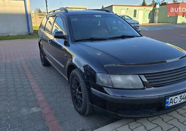 Черный Фольксваген Пассат, объемом двигателя 1.6 л и пробегом 274 тыс. км за 4000 $, фото 1 на Automoto.ua