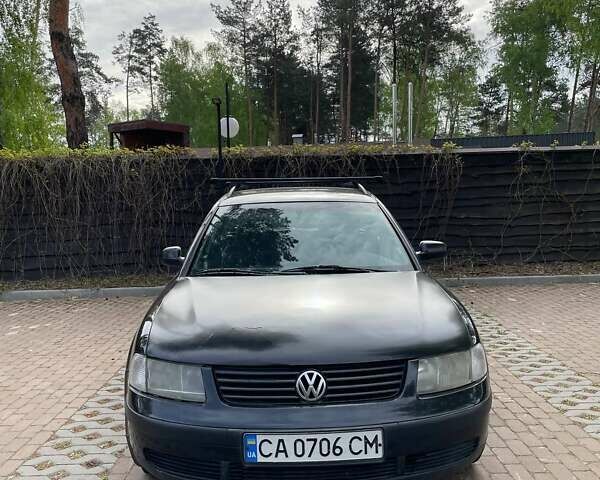 Черный Фольксваген Пассат, объемом двигателя 1.6 л и пробегом 355 тыс. км за 4300 $, фото 1 на Automoto.ua