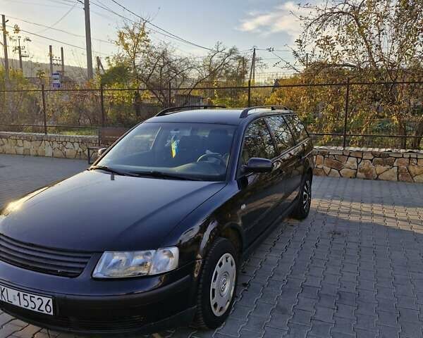 Черный Фольксваген Пассат, объемом двигателя 1.9 л и пробегом 412 тыс. км за 1850 $, фото 1 на Automoto.ua