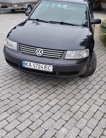 Черный Фольксваген Пассат, объемом двигателя 1.9 л и пробегом 475 тыс. км за 5000 $, фото 1 на Automoto.ua