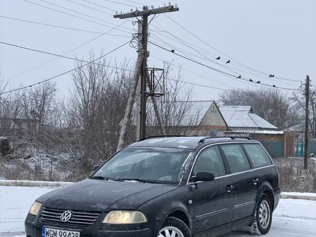 Черный Фольксваген Пассат, объемом двигателя 0 л и пробегом 305 тыс. км за 1950 $, фото 1 на Automoto.ua