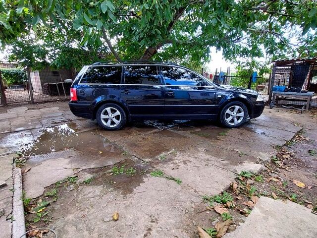 Черный Фольксваген Пассат, объемом двигателя 2 л и пробегом 270 тыс. км за 4200 $, фото 1 на Automoto.ua