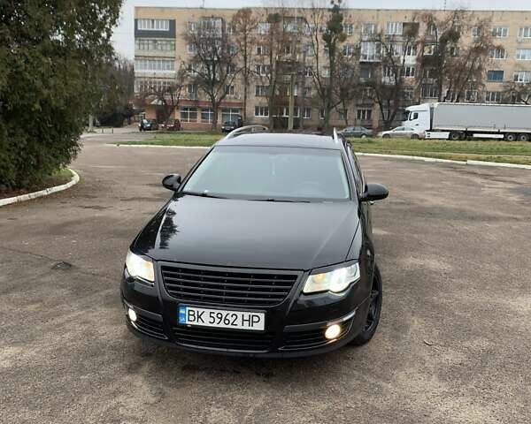 Черный Фольксваген Пассат, объемом двигателя 1.6 л и пробегом 343 тыс. км за 5950 $, фото 1 на Automoto.ua