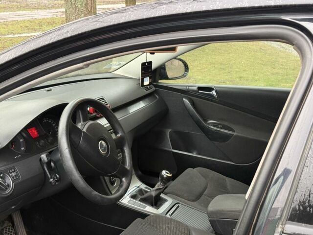 Черный Фольксваген Пассат, объемом двигателя 2 л и пробегом 412 тыс. км за 2796 $, фото 1 на Automoto.ua