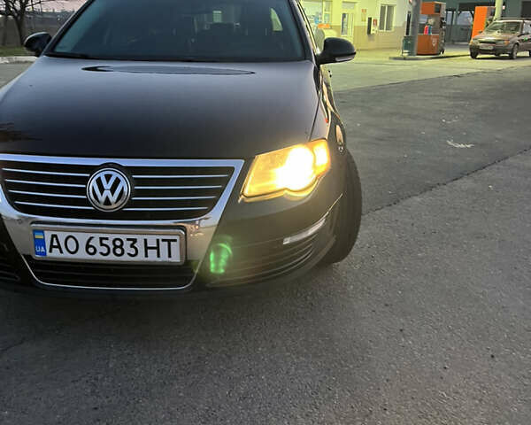 Чорний Фольксваген Пассат, об'ємом двигуна 2 л та пробігом 250 тис. км за 5900 $, фото 1 на Automoto.ua