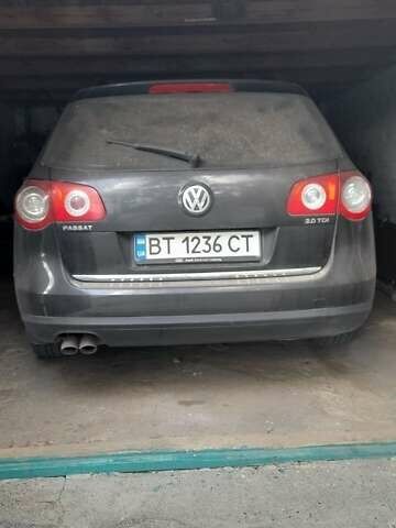 Черный Фольксваген Пассат, объемом двигателя 2 л и пробегом 300 тыс. км за 7000 $, фото 1 на Automoto.ua