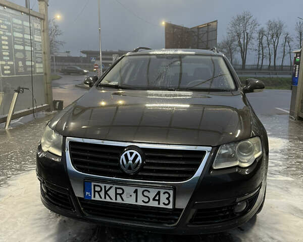 Черный Фольксваген Пассат, объемом двигателя 2 л и пробегом 400 тыс. км за 3500 $, фото 1 на Automoto.ua
