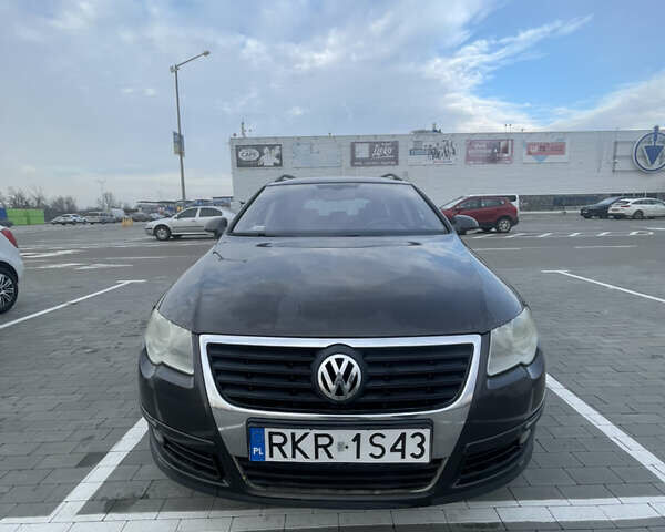 Черный Фольксваген Пассат, объемом двигателя 2 л и пробегом 400 тыс. км за 3200 $, фото 1 на Automoto.ua