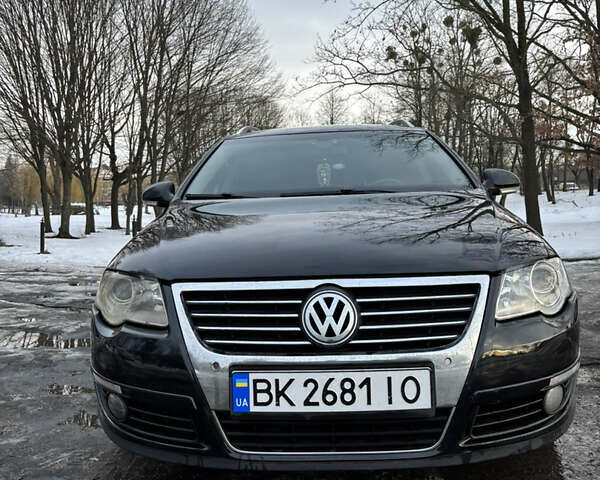 Черный Фольксваген Пассат, объемом двигателя 2 л и пробегом 300 тыс. км за 6500 $, фото 1 на Automoto.ua