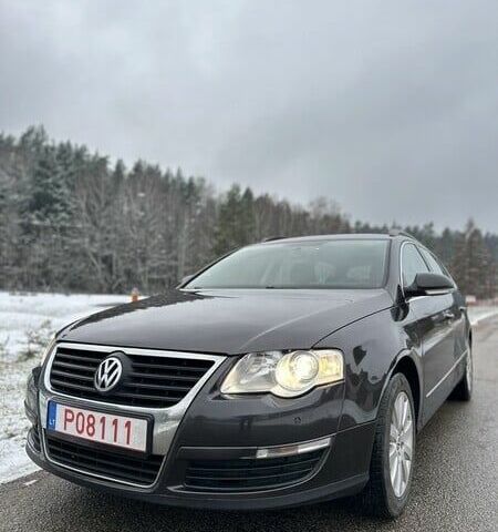 Черный Фольксваген Пассат, объемом двигателя 1.9 л и пробегом 295 тыс. км за 1550 $, фото 1 на Automoto.ua