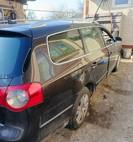 Черный Фольксваген Пассат, объемом двигателя 2 л и пробегом 350 тыс. км за 2000 $, фото 1 на Automoto.ua