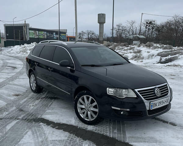 Чорний Фольксваген Пассат, об'ємом двигуна 2 л та пробігом 320 тис. км за 7200 $, фото 1 на Automoto.ua