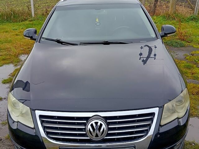 Черный Фольксваген Пассат, объемом двигателя 2 л и пробегом 340 тыс. км за 5950 $, фото 1 на Automoto.ua