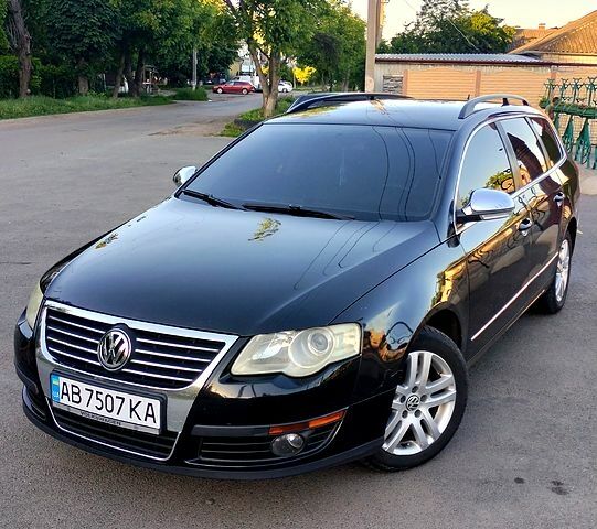 Чорний Фольксваген Пассат, об'ємом двигуна 2 л та пробігом 300 тис. км за 5400 $, фото 1 на Automoto.ua