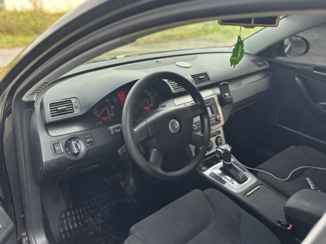 Черный Фольксваген Пассат, объемом двигателя 2 л и пробегом 300 тыс. км за 3200 $, фото 1 на Automoto.ua