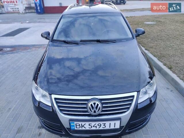 Черный Фольксваген Пассат, объемом двигателя 2 л и пробегом 285 тыс. км за 7800 $, фото 1 на Automoto.ua