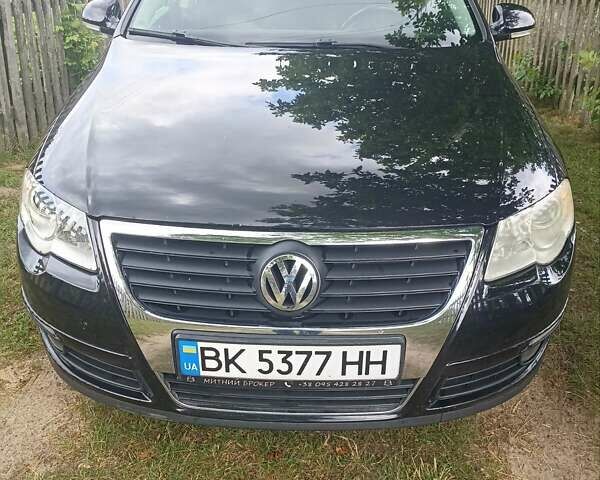 Черный Фольксваген Пассат, объемом двигателя 1.39 л и пробегом 250 тыс. км за 7000 $, фото 1 на Automoto.ua