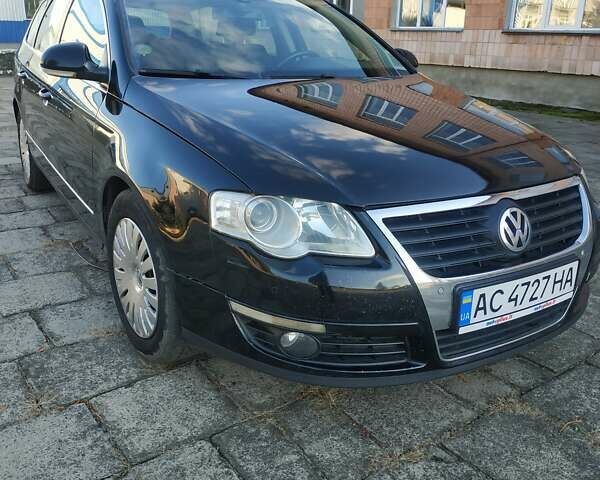 Черный Фольксваген Пассат, объемом двигателя 2 л и пробегом 220 тыс. км за 8500 $, фото 1 на Automoto.ua