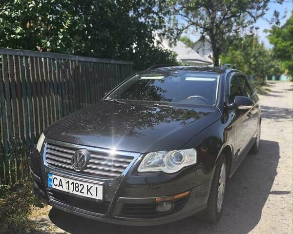 Черный Фольксваген Пассат, объемом двигателя 1.6 л и пробегом 200 тыс. км за 6800 $, фото 1 на Automoto.ua
