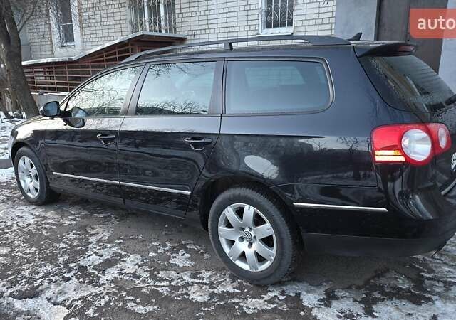 Черный Фольксваген Пассат, объемом двигателя 1.97 л и пробегом 306 тыс. км за 8000 $, фото 1 на Automoto.ua