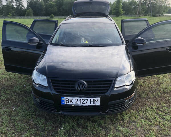 Черный Фольксваген Пассат, объемом двигателя 1.6 л и пробегом 286 тыс. км за 7300 $, фото 1 на Automoto.ua
