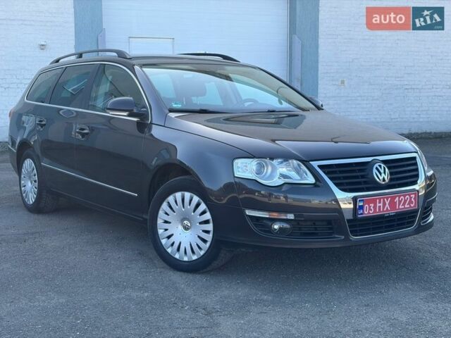 Черный Фольксваген Пассат, объемом двигателя 1.6 л и пробегом 216 тыс. км за 7950 $, фото 1 на Automoto.ua