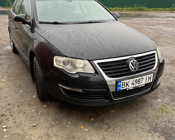 Черный Фольксваген Пассат, объемом двигателя 1.39 л и пробегом 250 тыс. км за 6900 $, фото 1 на Automoto.ua