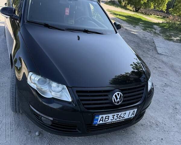 Черный Фольксваген Пассат, объемом двигателя 1.97 л и пробегом 300 тыс. км за 8500 $, фото 1 на Automoto.ua