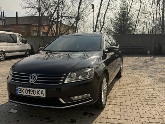 Чорний Фольксваген Пассат, об'ємом двигуна 2 л та пробігом 307 тис. км за 9299 $, фото 1 на Automoto.ua