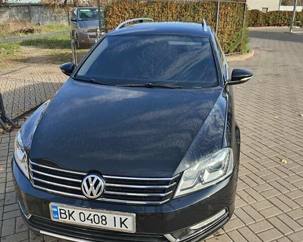 Черный Фольксваген Пассат, объемом двигателя 1.39 л и пробегом 300 тыс. км за 8000 $, фото 1 на Automoto.ua