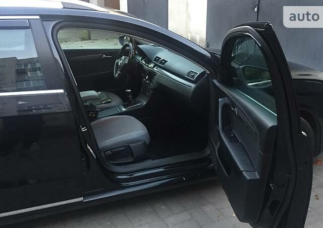 Черный Фольксваген Пассат, объемом двигателя 1.6 л и пробегом 203 тыс. км за 11800 $, фото 1 на Automoto.ua