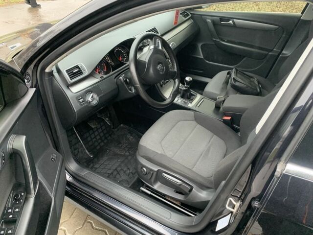 Черный Фольксваген Пассат, объемом двигателя 1.6 л и пробегом 256 тыс. км за 7700 $, фото 1 на Automoto.ua