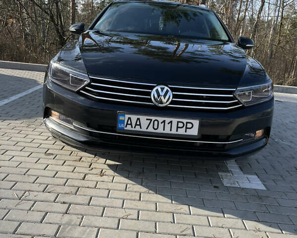 Черный Фольксваген Пассат, объемом двигателя 1.6 л и пробегом 335 тыс. км за 11500 $, фото 1 на Automoto.ua