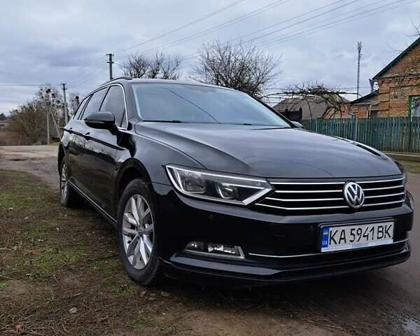 Черный Фольксваген Пассат, объемом двигателя 2 л и пробегом 400 тыс. км за 12100 $, фото 1 на Automoto.ua