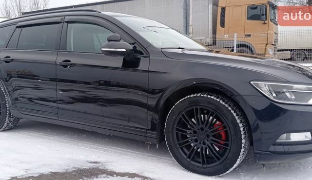 Черный Фольксваген Пассат, объемом двигателя 2 л и пробегом 295 тыс. км за 15000 $, фото 1 на Automoto.ua