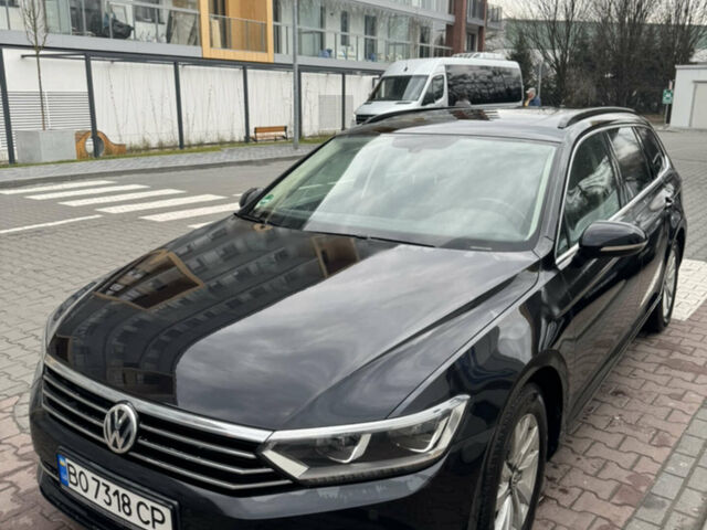 Черный Фольксваген Пассат, объемом двигателя 1.97 л и пробегом 245 тыс. км за 17000 $, фото 1 на Automoto.ua