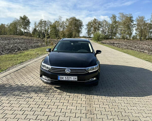 Черный Фольксваген Пассат, объемом двигателя 1.6 л и пробегом 222 тыс. км за 14200 $, фото 1 на Automoto.ua