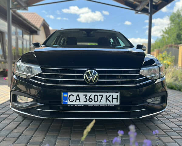Черный Фольксваген Пассат, объемом двигателя 1.97 л и пробегом 201 тыс. км за 21500 $, фото 1 на Automoto.ua
