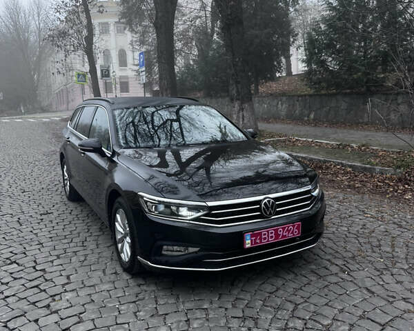 Черный Фольксваген Пассат, объемом двигателя 2 л и пробегом 208 тыс. км за 20800 $, фото 1 на Automoto.ua