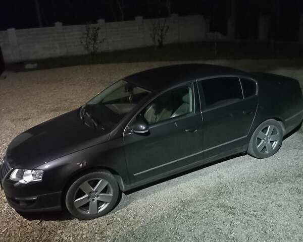 Коричневый Фольксваген Пассат, объемом двигателя 2 л и пробегом 204 тыс. км за 5700 $, фото 1 на Automoto.ua