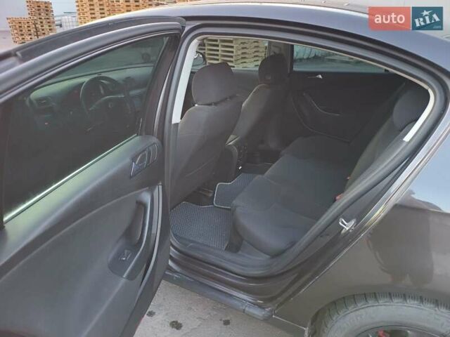 Коричневий Фольксваген Пассат, об'ємом двигуна 2 л та пробігом 342 тис. км за 6600 $, фото 1 на Automoto.ua