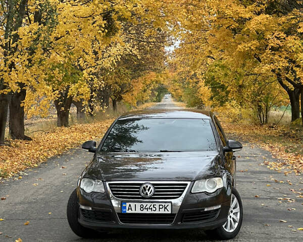 Коричневый Фольксваген Пассат, объемом двигателя 1.97 л и пробегом 300 тыс. км за 5400 $, фото 1 на Automoto.ua