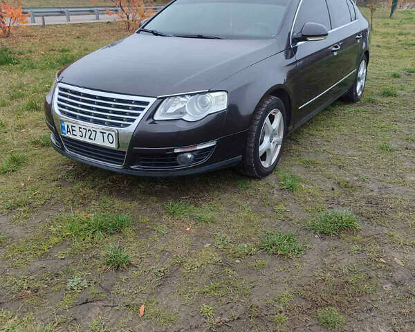 Коричневый Фольксваген Пассат, объемом двигателя 1.6 л и пробегом 350 тыс. км за 5800 $, фото 1 на Automoto.ua